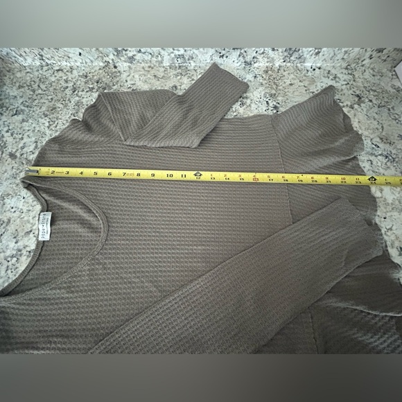 Paper Crane Anthropologie Waffle Knit Thermal Long Sleeve Ruffle Hem Top Size S - Picture 8 of 8